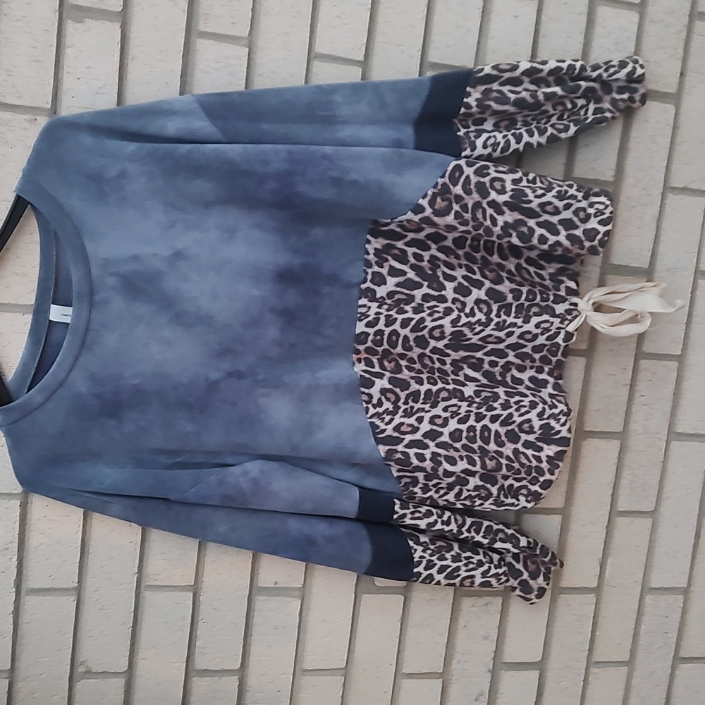 Gray/Leopard Top - Picture 2 of 8